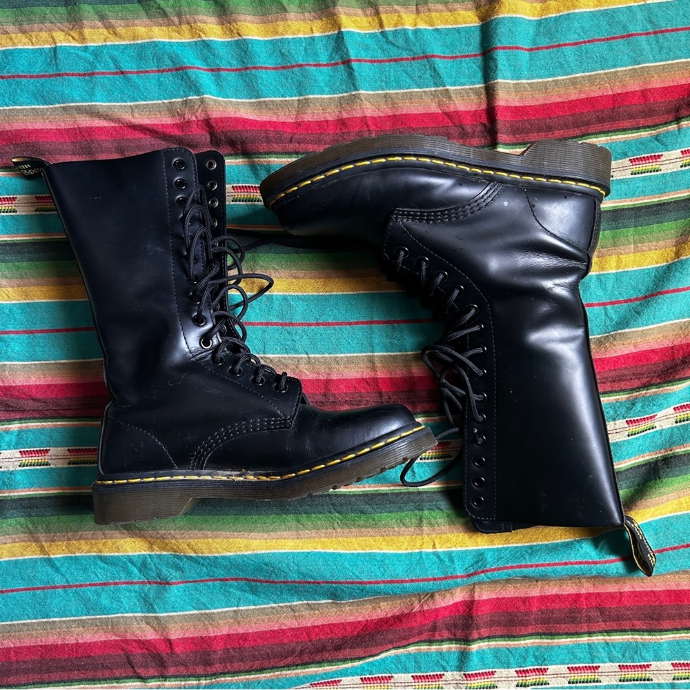 14 eyelet Dr. Martens